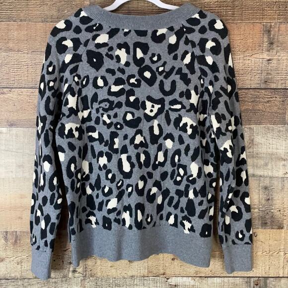 Stella & Dot Side Button Sweater Gray Black Leopard Print SZ Medium NWT - Picture 5 of 9